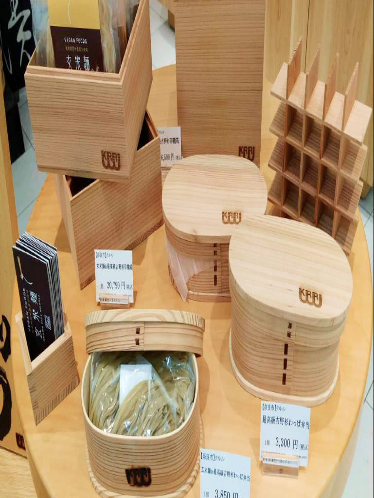 森林を使った雑貨の販売