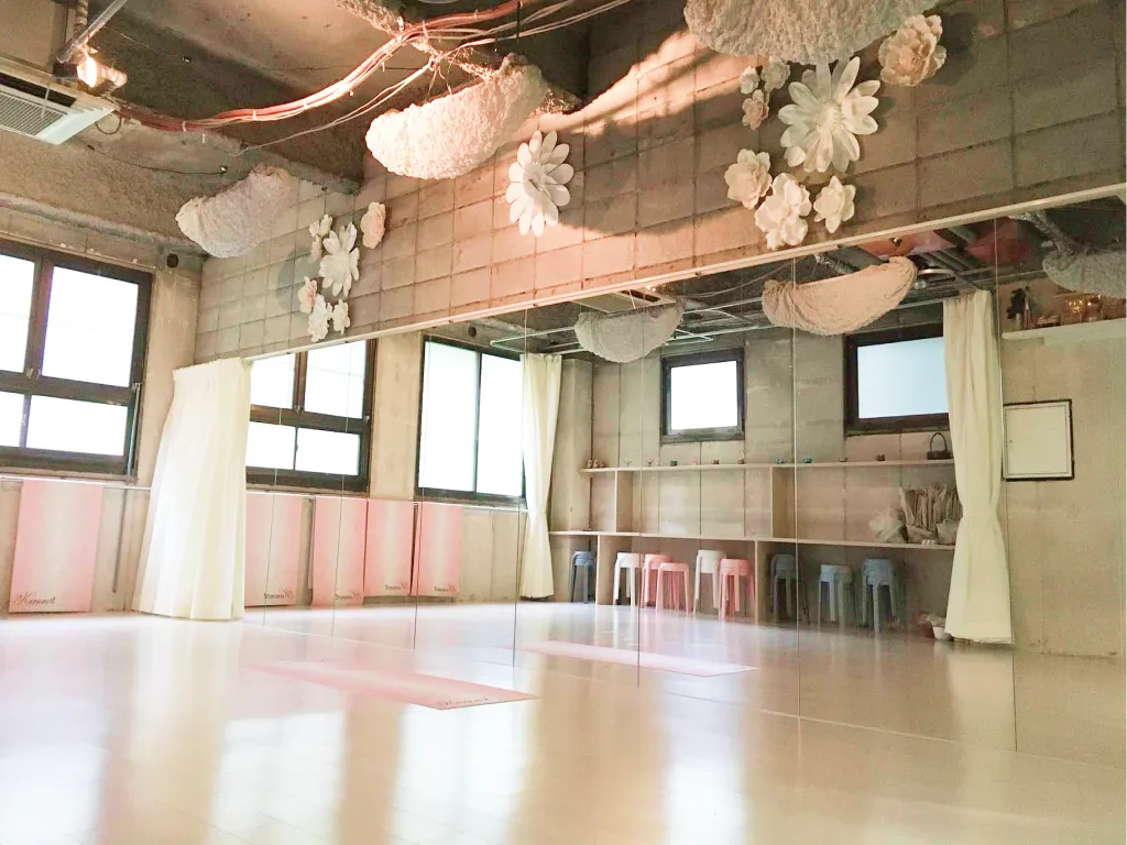 Total Therapy studio Kururu